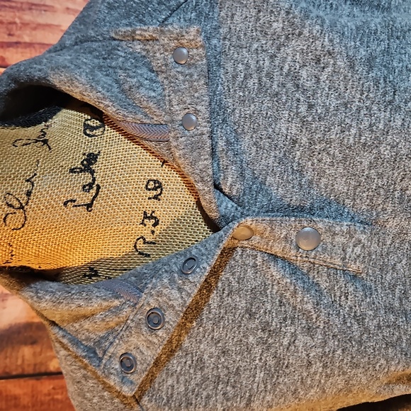 Duluth Trading Co Gray Women's 1/4 Button Size Medium - Picture 3 of 5